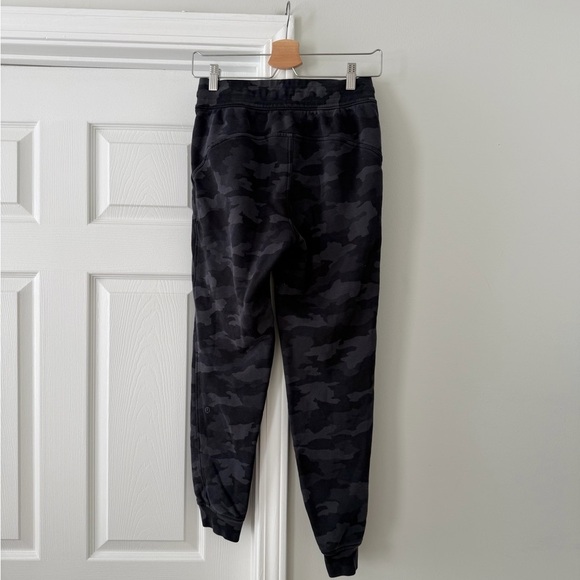 Lululemon Scuba High Rise Jogger Sweatpants Camo Leopard - Picture 3 of 5